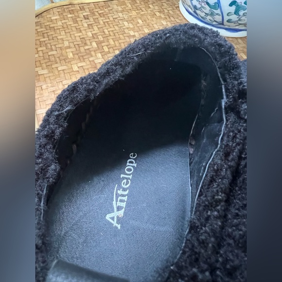 Antelope black Sherpa clog slippers - Picture 4 of 10